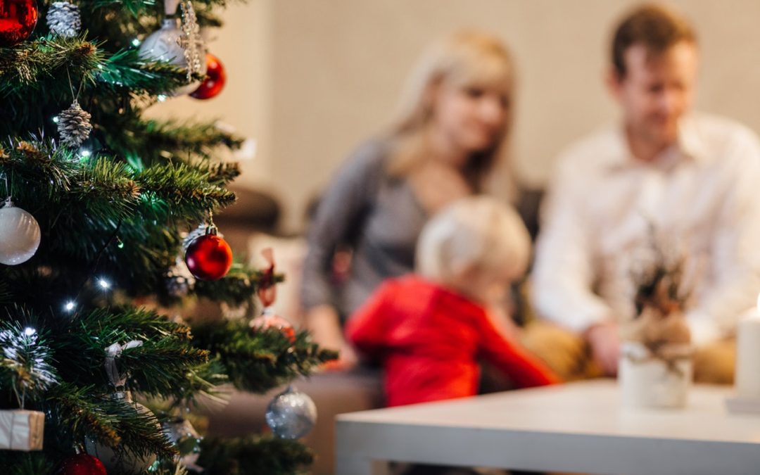 Four Simple Ways to Let Go of Social Media This Holiday Season